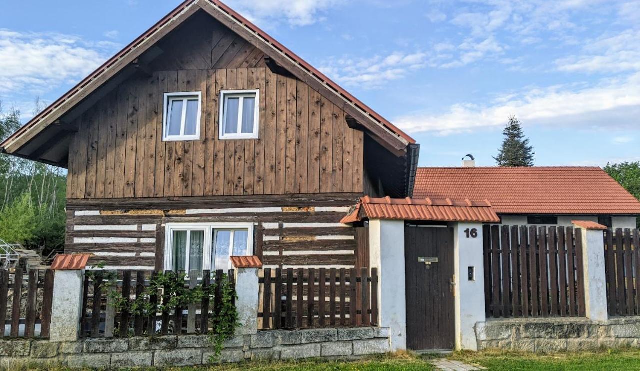 Chalupa U Rybnika Strehom Dolní Bousov Buitenkant foto