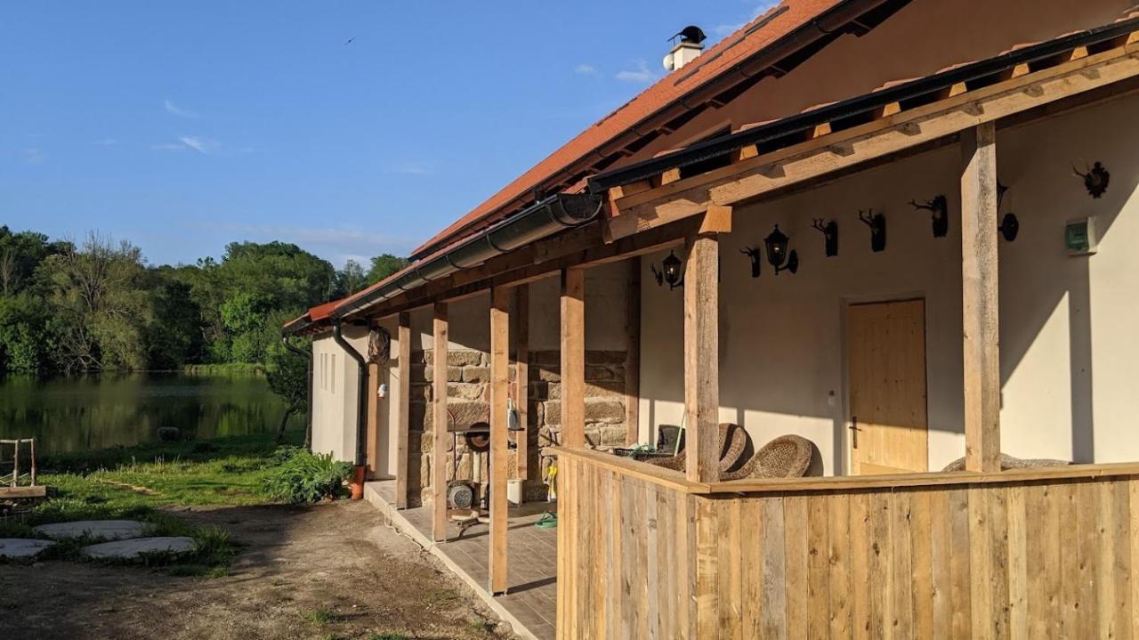 Chalupa U Rybnika Strehom Dolní Bousov Buitenkant foto
