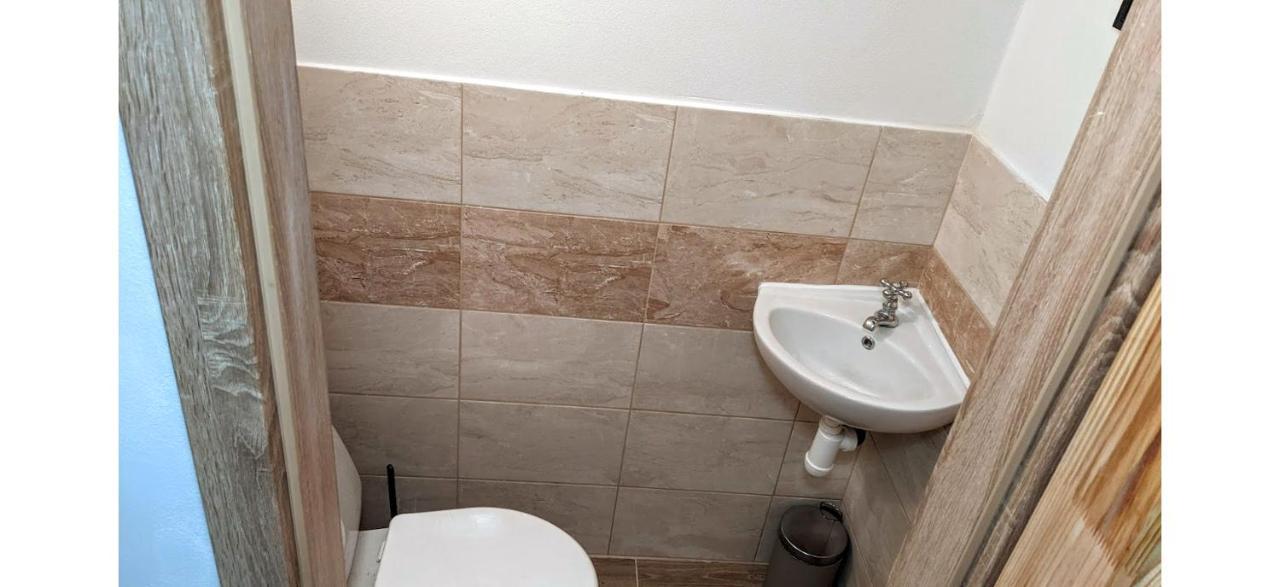 Chalupa U Rybnika Strehom Dolní Bousov Buitenkant foto