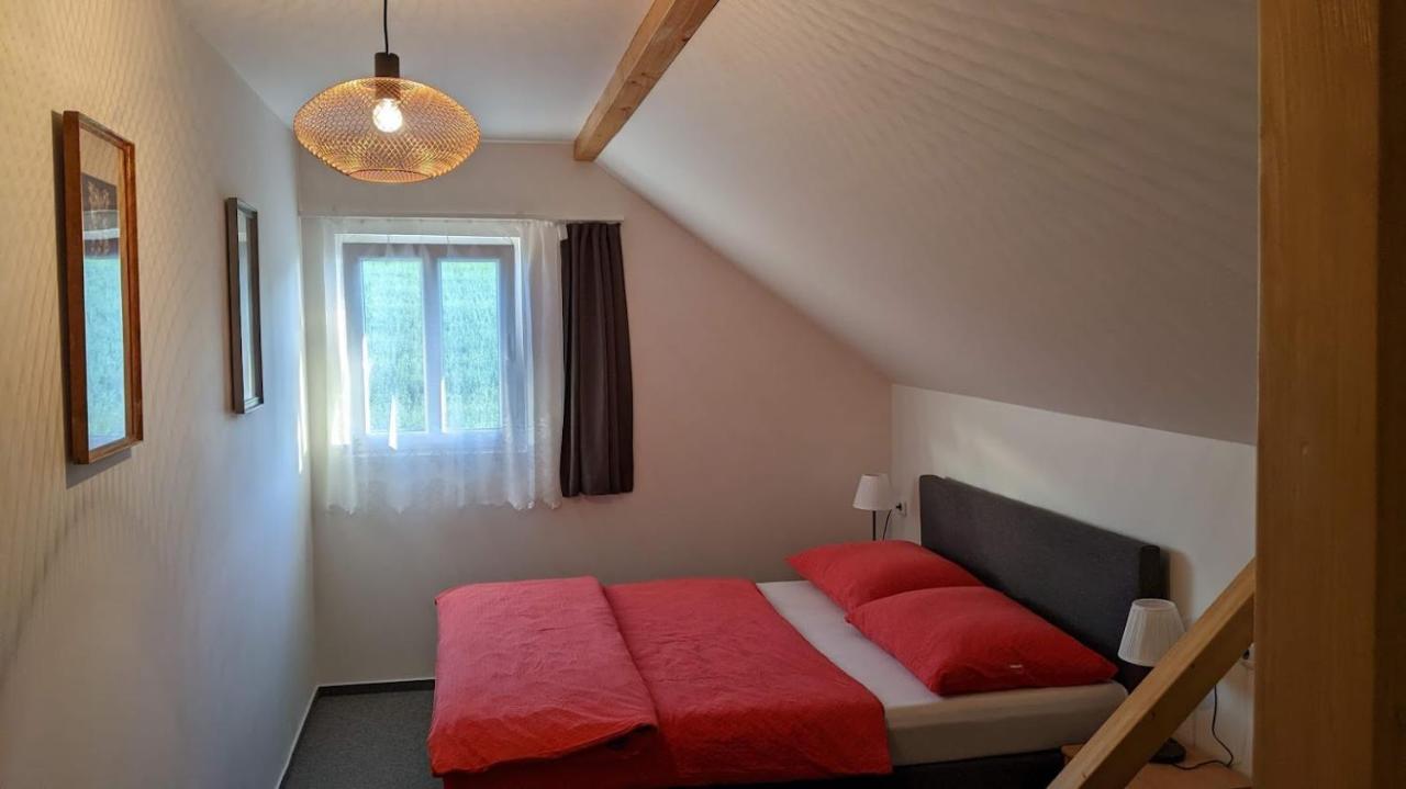 Chalupa U Rybnika Strehom Dolní Bousov Buitenkant foto
