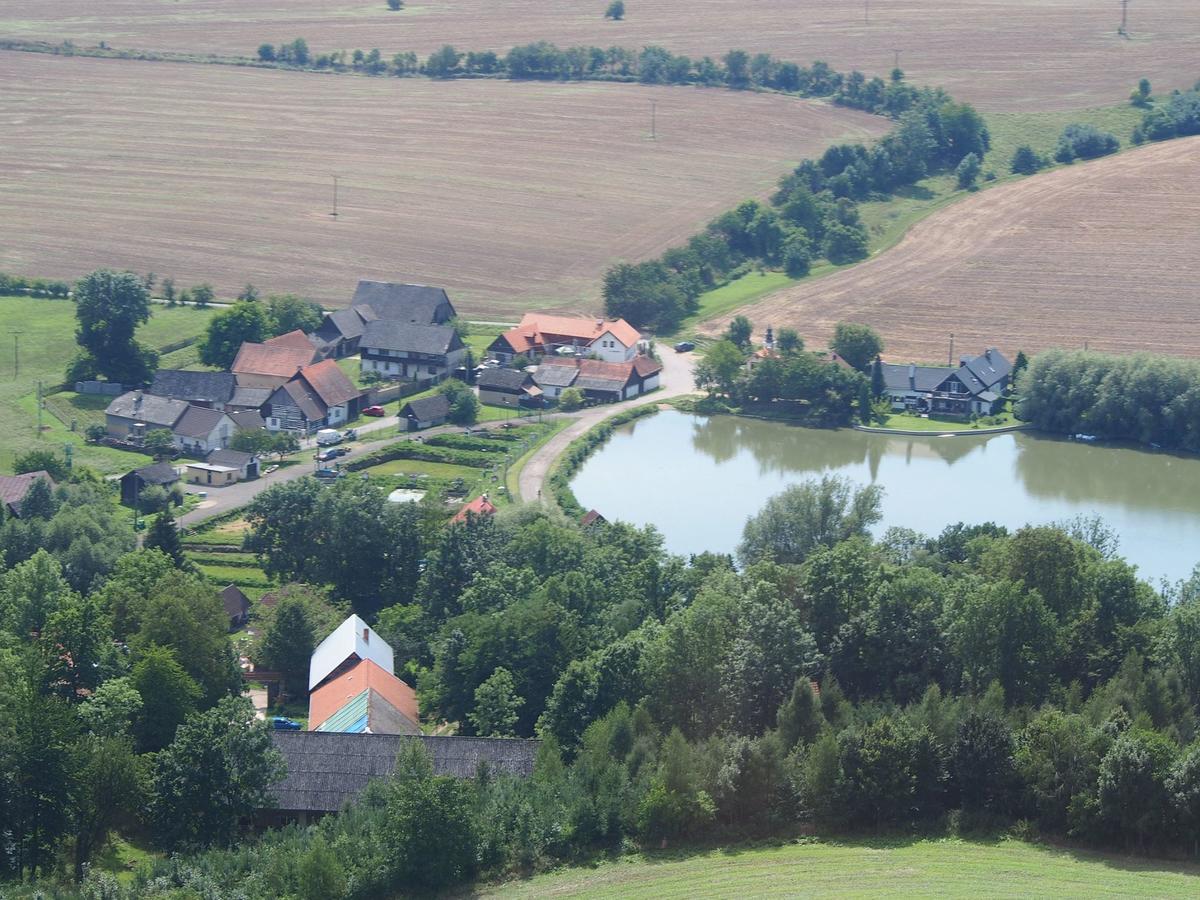 Chalupa U Rybnika Strehom Dolní Bousov Buitenkant foto